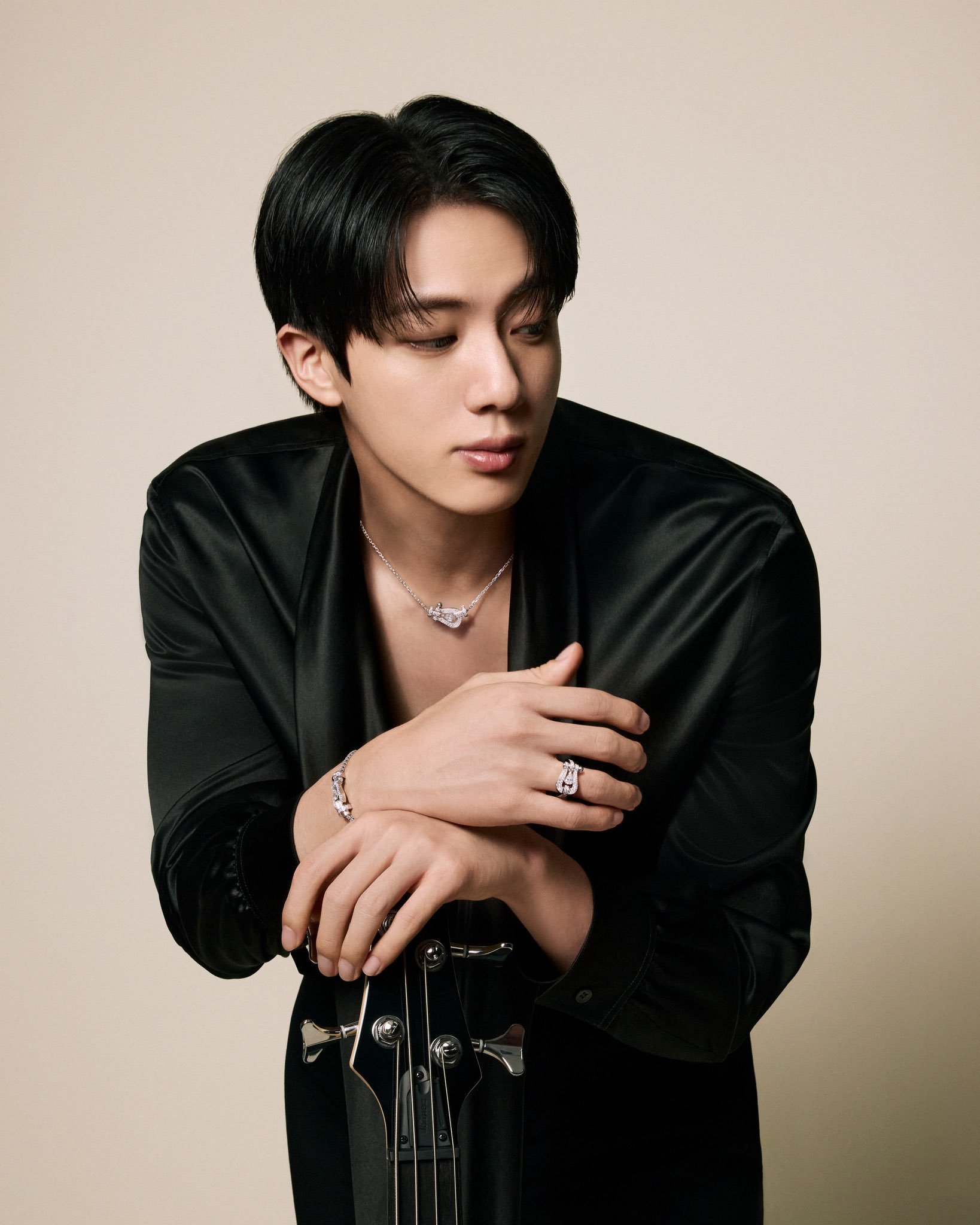 金硕珍 FRED Instagram“两位光芒四射的偶像，一位无畏的精神。”💎