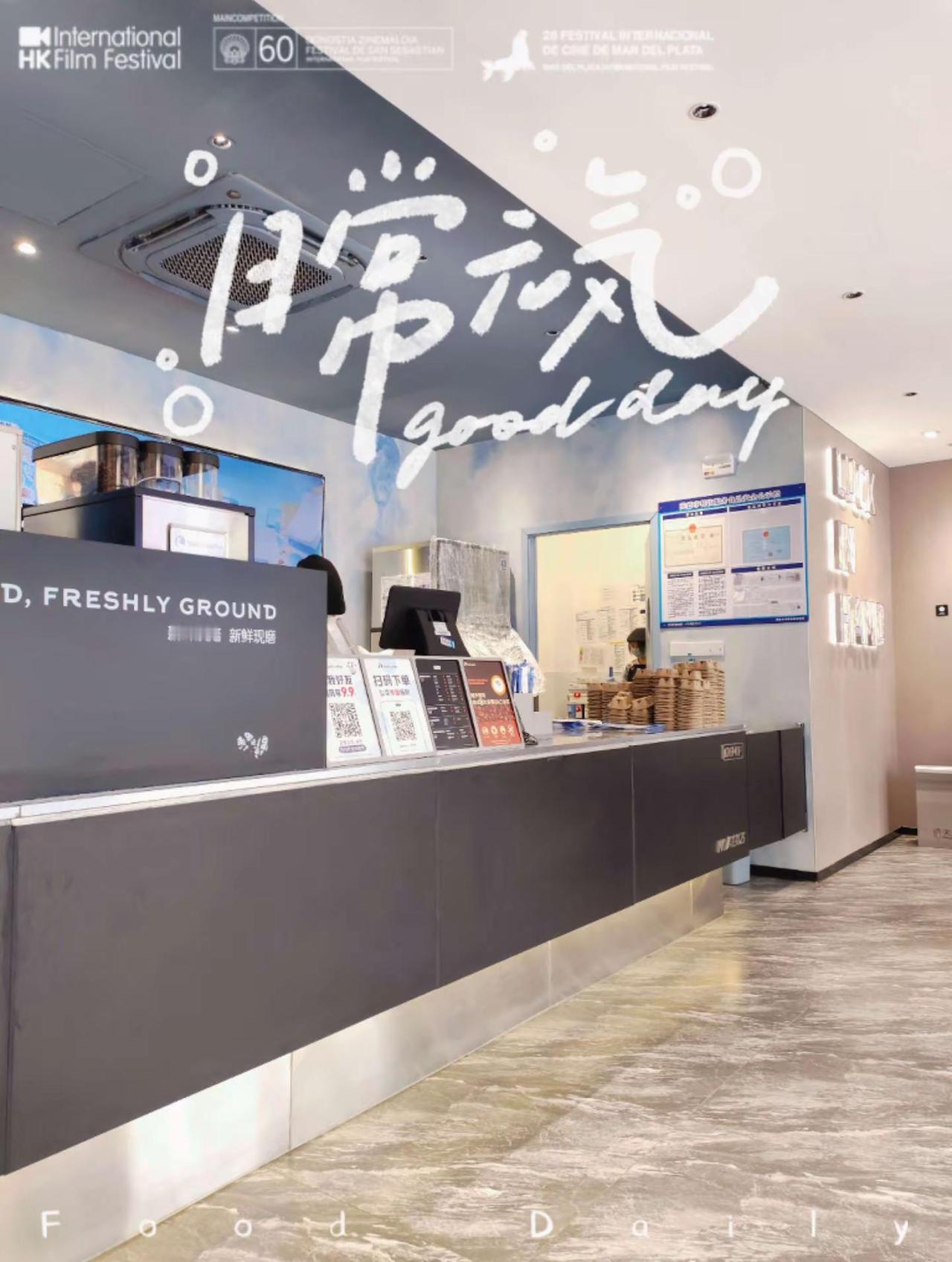 店铺宽敞明亮，整洁卫生。生椰杨枝甘露，口感醇香，绵密浓滑。加入西柚粒，颗粒感。酸