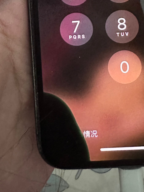 突然翻到我的iPhone X了…19年的时候屏幕漏液还是小芝麻似的一块现在越来越