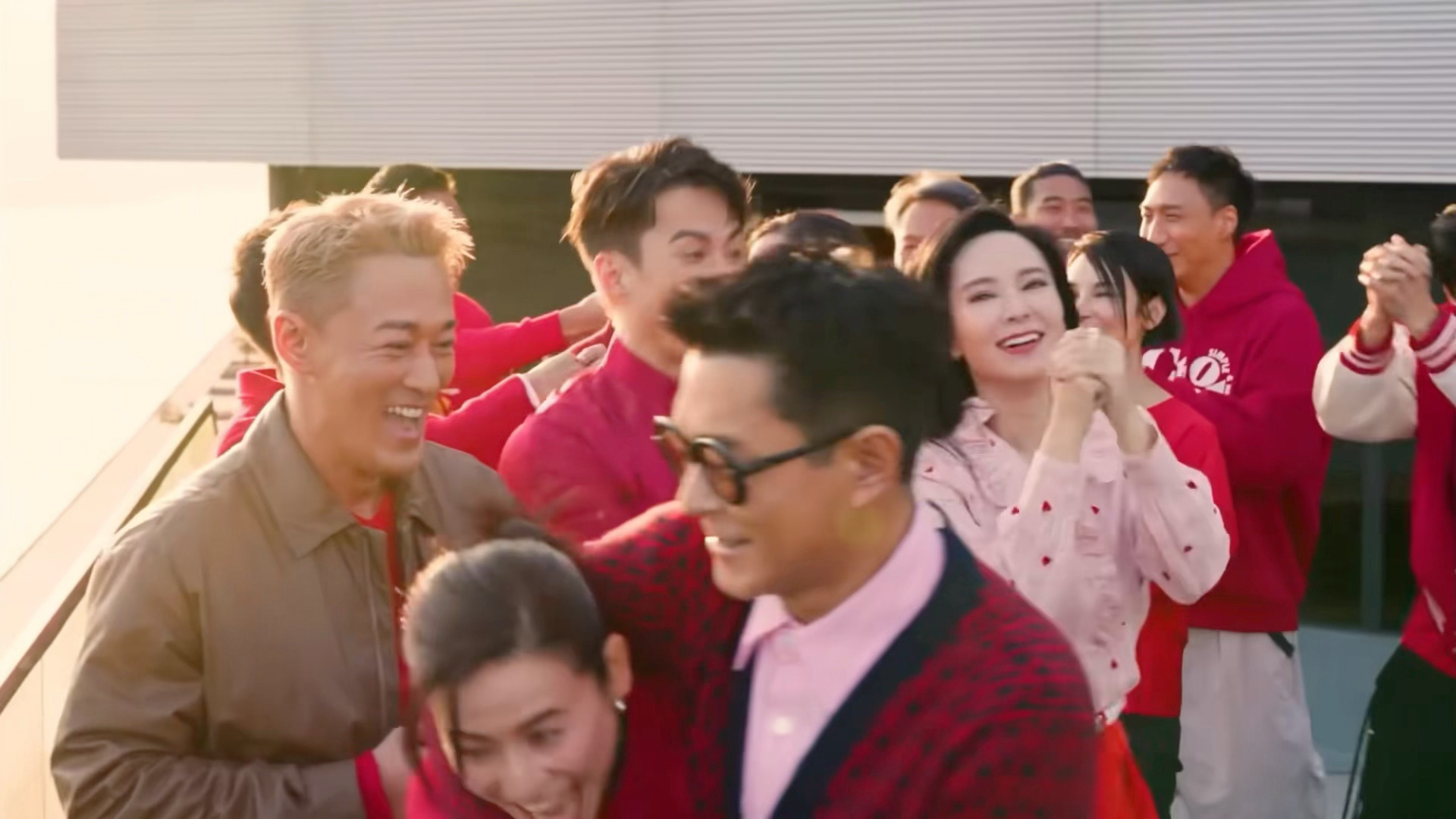 古萱  情人节两位就这样在仔和徒弟面前打情骂俏古天乐宣萱林峯朱鉴然