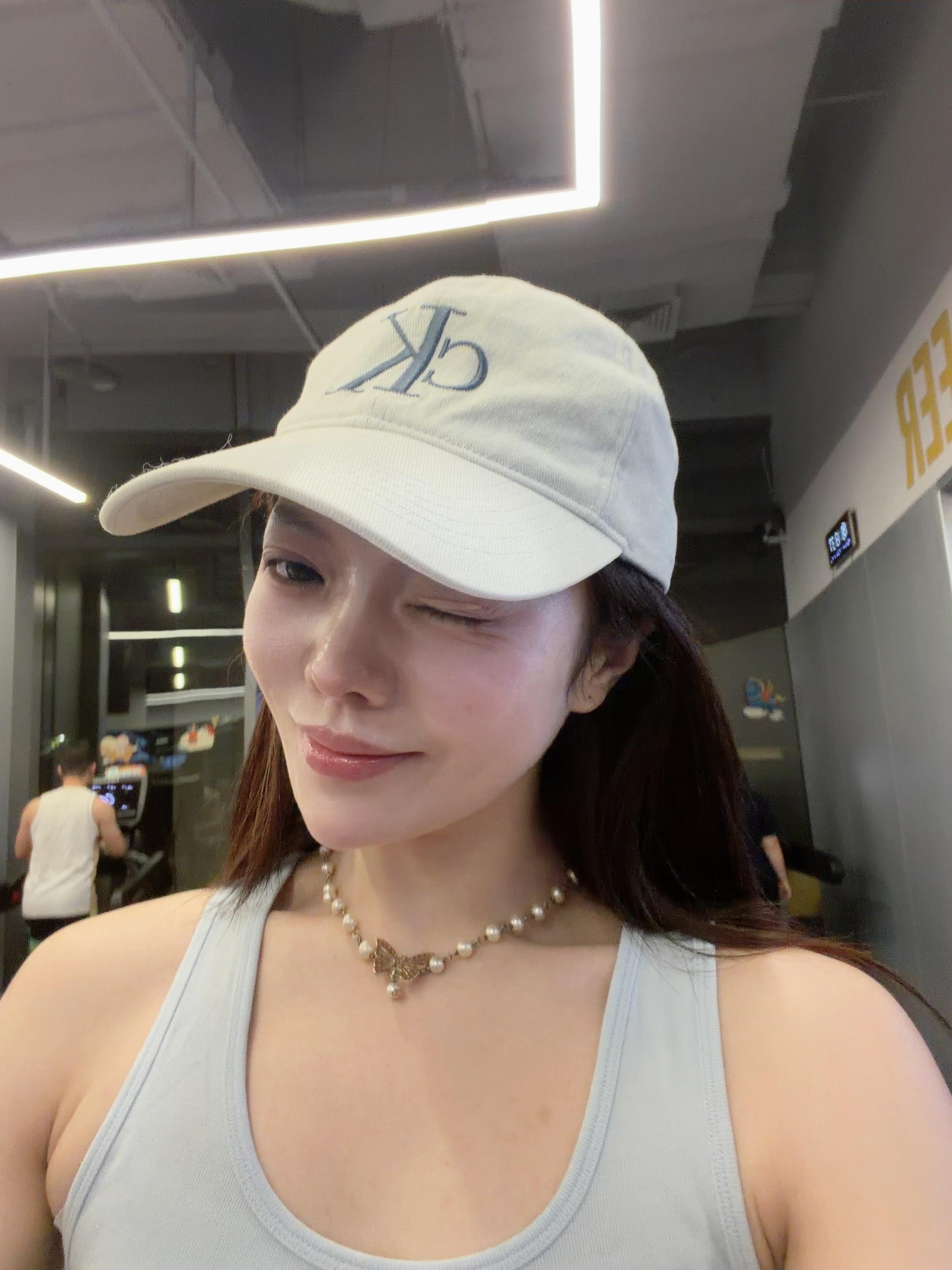 命运在新陈代谢 很深的东西逐渐变得很浅  .