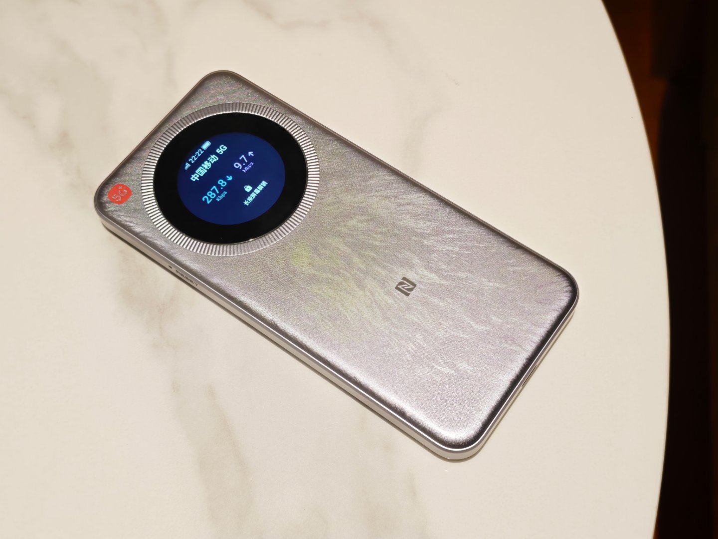 又推荐了一位好朋友购买这种移动WiFi机器，自媒体，网速真的很重要。