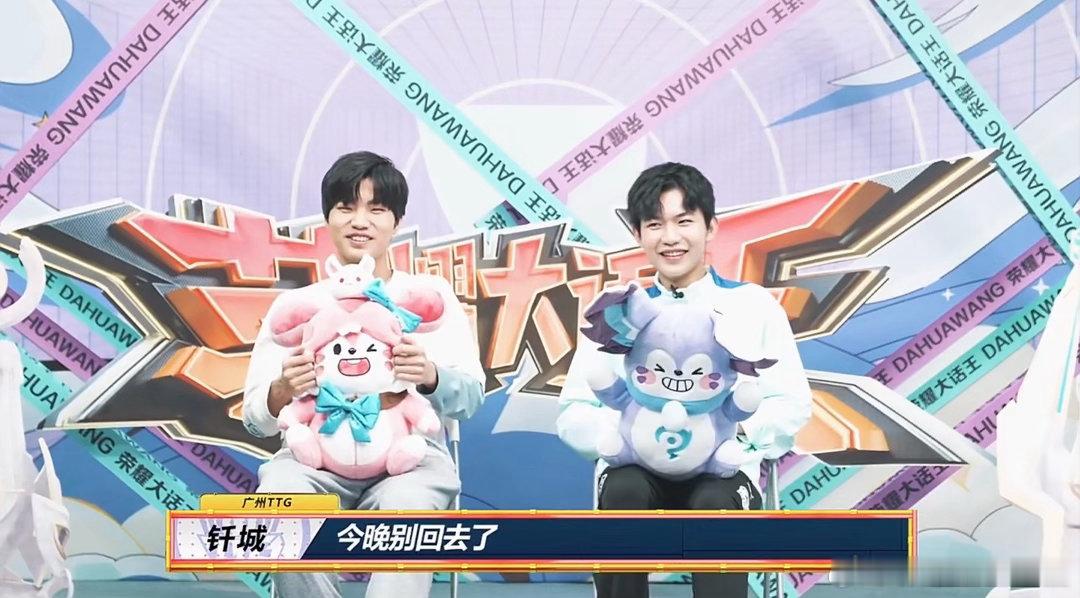 我这辈子也看不出这俩人不熟 