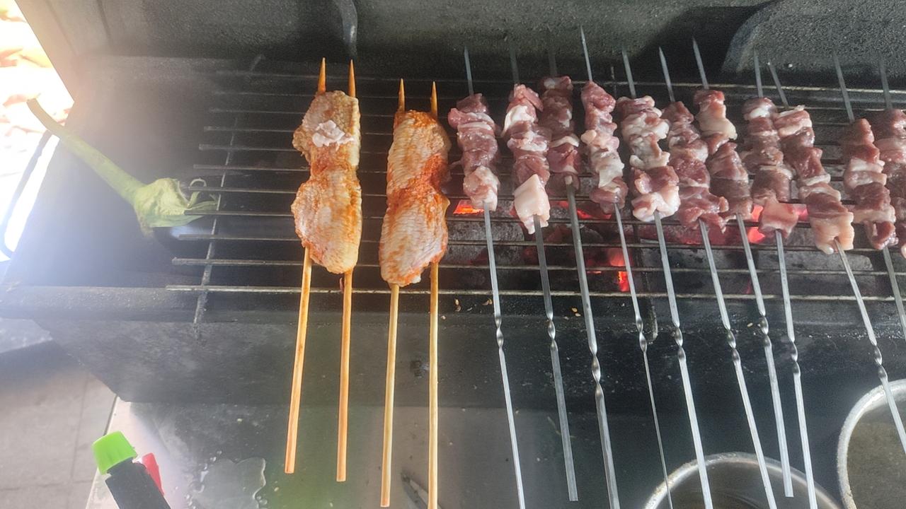 16岁的孩子出来揾食，到厂里学了3年，今年19了，工资7500块，叫经理加点工资