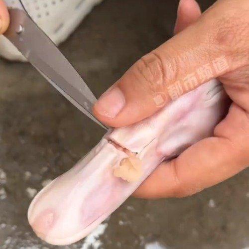 爱吃鸭头的人彻底破防！第一次知道鸭头爆汁原来是鼻涕
 
最近全网被鸭头的冷知识整