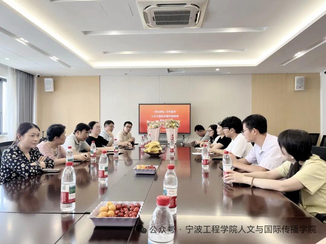 宁波工程学院文传学院朱美燕、刘梅两位老师荣休仪式
         7月9日举行