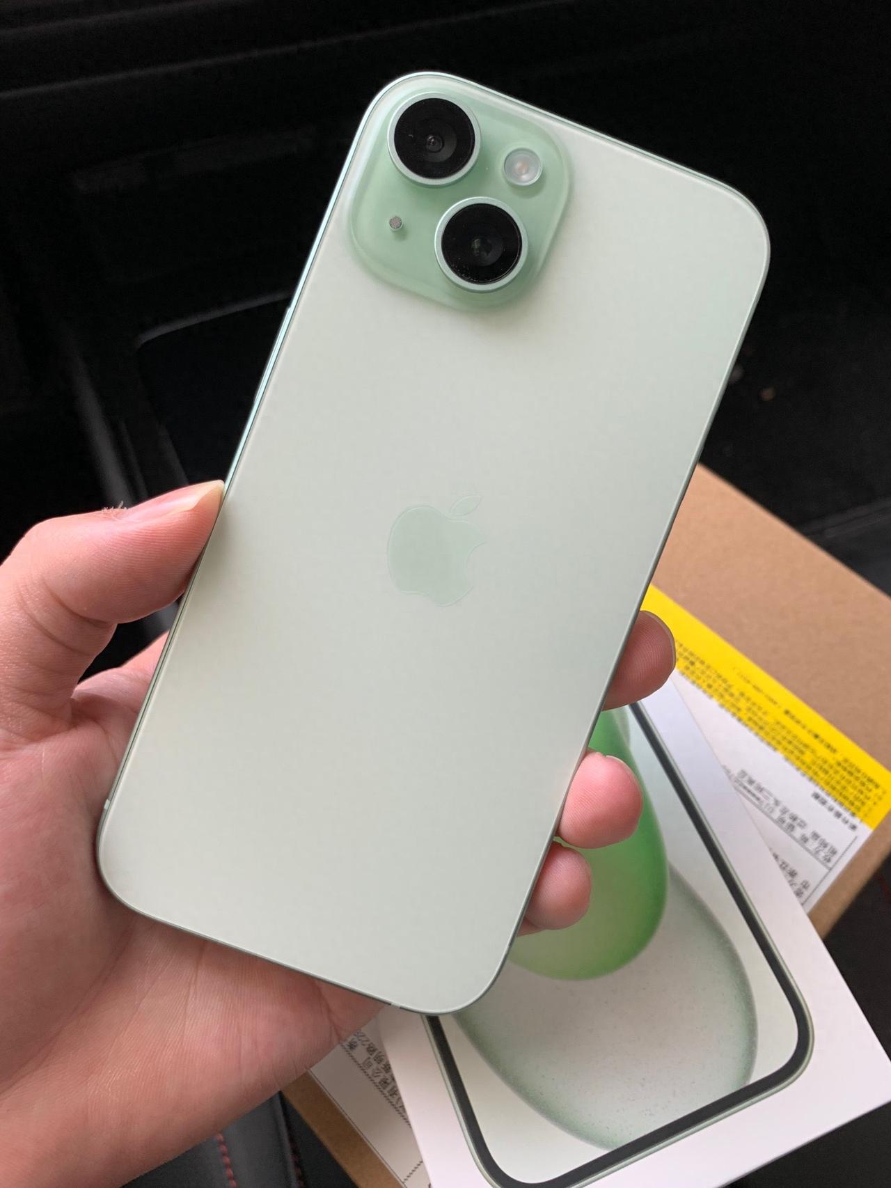 iPhone 15和15 Plus跳水一千块，能买吗？我摸过真机，可以买。

很