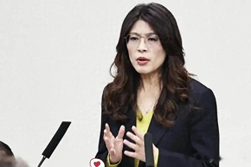 郑丽文再发声：大陆是我们的亲人 郑丽文这波发声挺值得说道。之前她那句“大陆是亲人