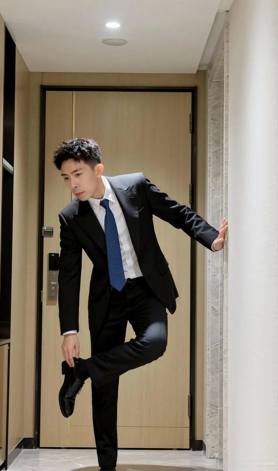 瘦的人可以和食物和平共处瘦的人会浪费，胖人早就研究吃掉了。 