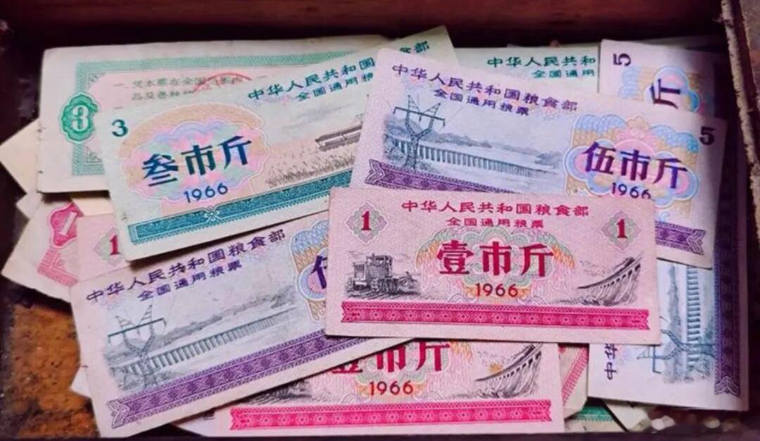 旧粮票骗局很多粉丝表示，自己刷到视频，说旧粮票很值钱，一张几十万元，可以“上门回