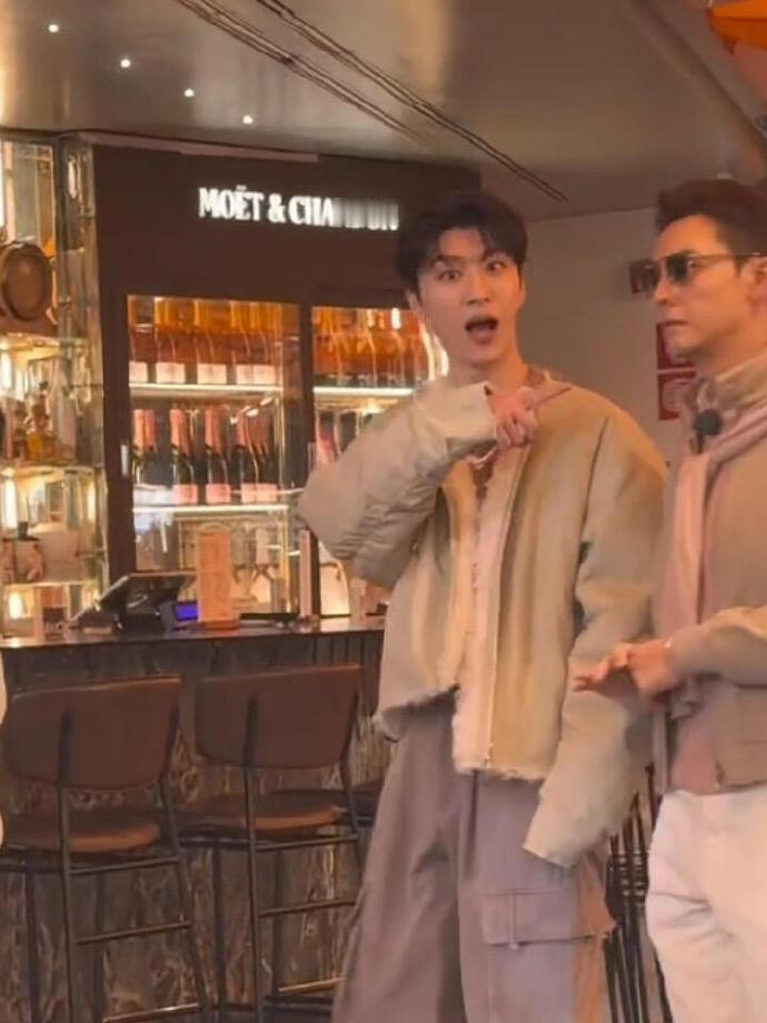 范丞丞好明媚的笑容 范丞丞米兰录制现在就出发路透 范丞丞好明媚的笑容，范丞丞米兰