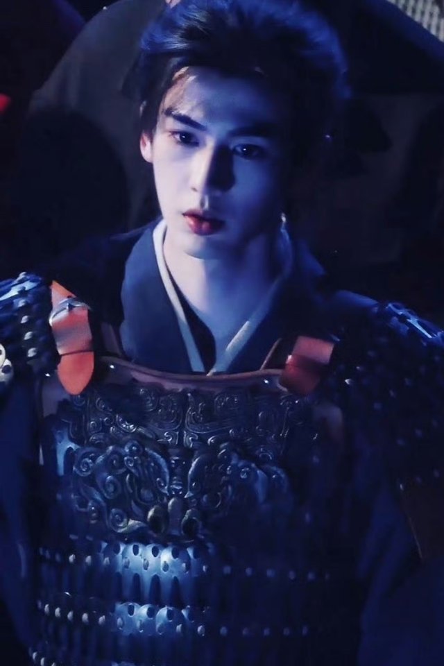 张凌赫失算了，本来靠《逐玉》红了，肯定成为一线男演员，人气爆棚。结果突然被人说是