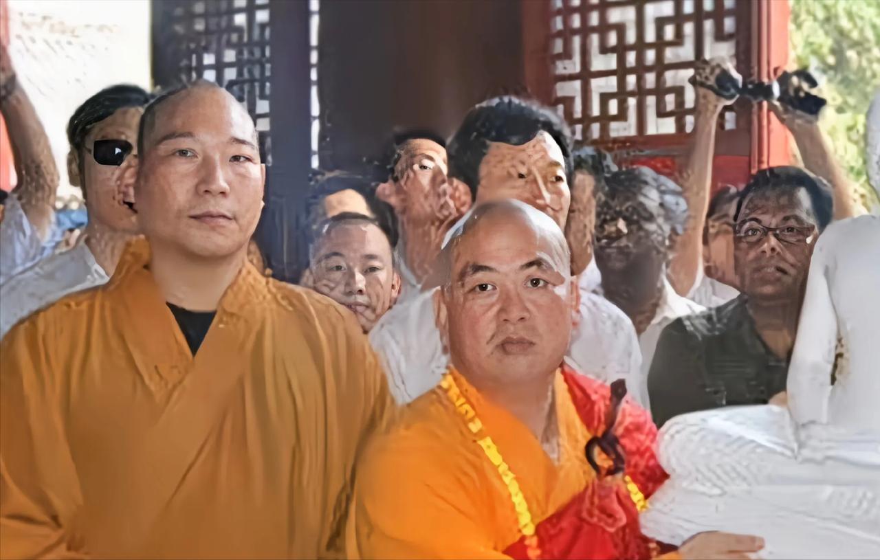 [太阳]左边是释延鲁，释永信曾经的爱徒，少林寺武僧总教头，后来师徒反目！释延鲁，