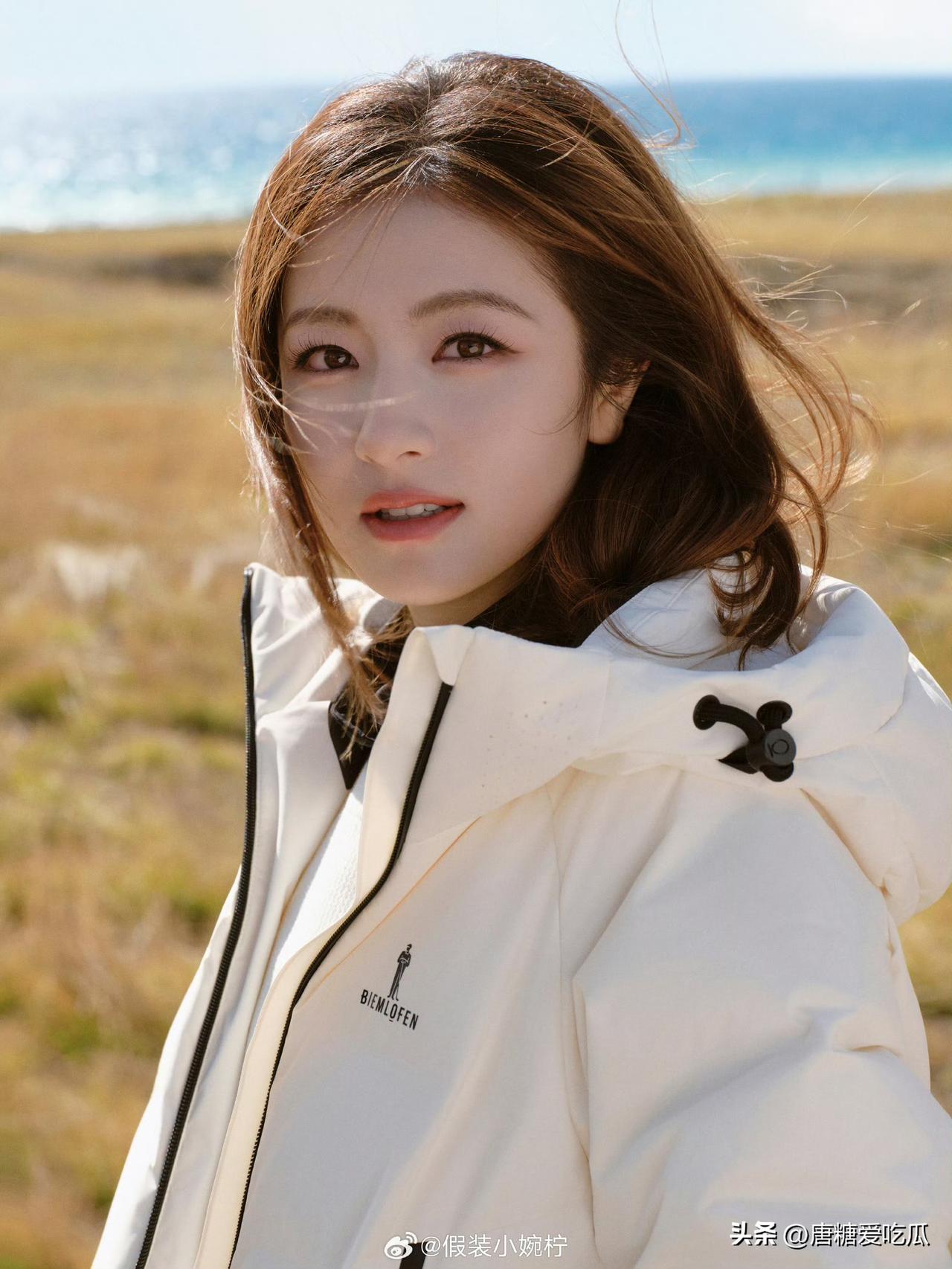 李兰迪现在不得了了
单曲循环听100遍，郁郁寡欢，这些她都没有，而是和某某分手后