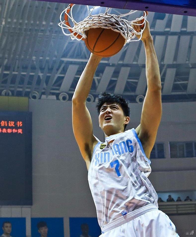 我勒个俞长栋隔扣胡金秋啊，这么突然的于无声处起惊雷吗！CBA宁波男篮vs广厦男篮