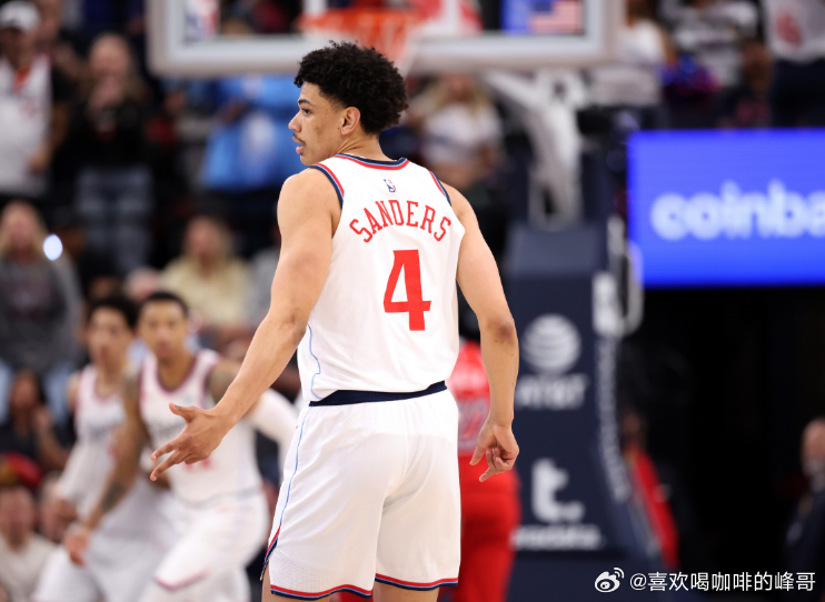 快船主场迎战公牛，赛前首发阵容公布，本场比赛加兰因左脚趾伤病管理缺席，桑德斯首发