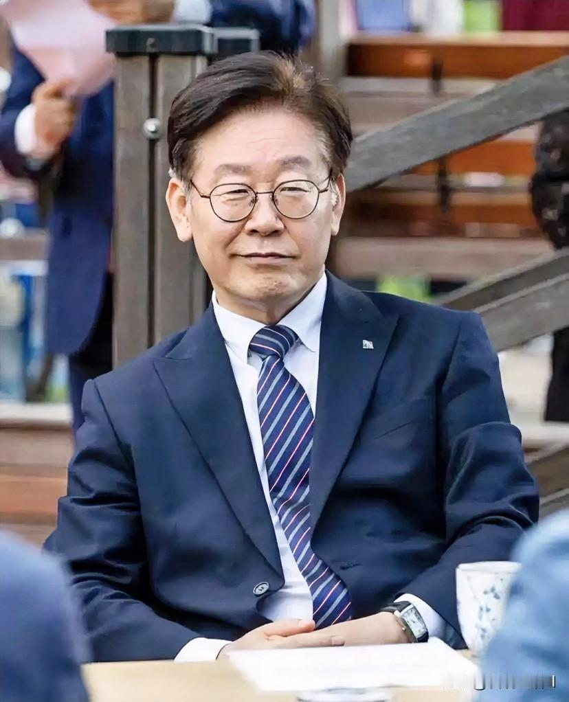 韩国和日本又“杠”上了，而另一边又忙着和中国谈合作。

韩国的“一硬一软”两手牌