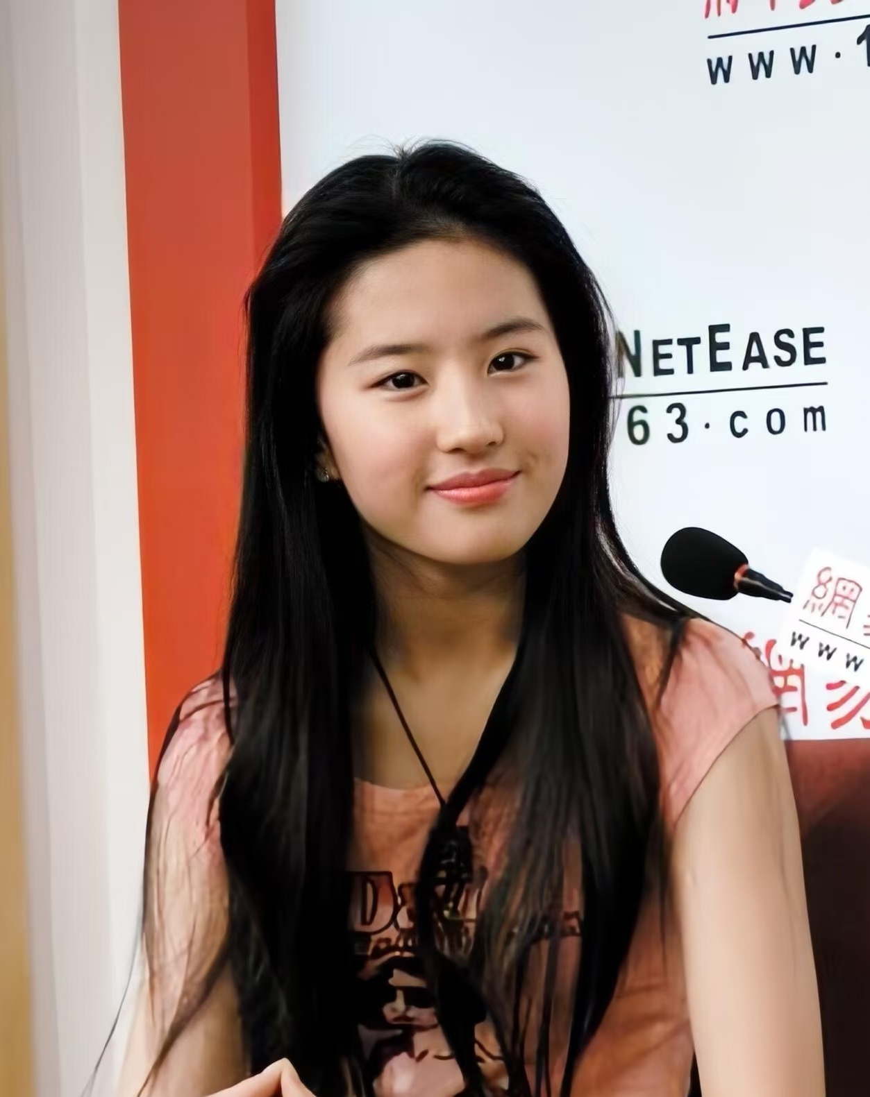 十七岁的少女能有多水灵？刘亦菲也太美了吧！ 