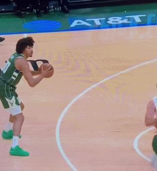 NBA现在是真不吹走步啊 