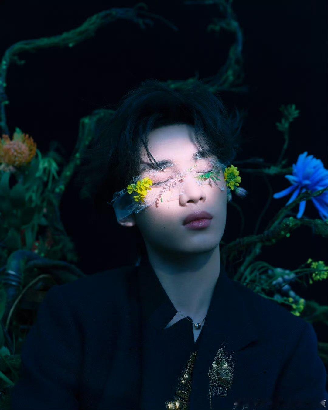 丁程鑫繁花遮眼丁程鑫花朵眼纱丁程鑫好帅好帅啊！花朵🌺眼纱太绝了，帅成这样啊！ 