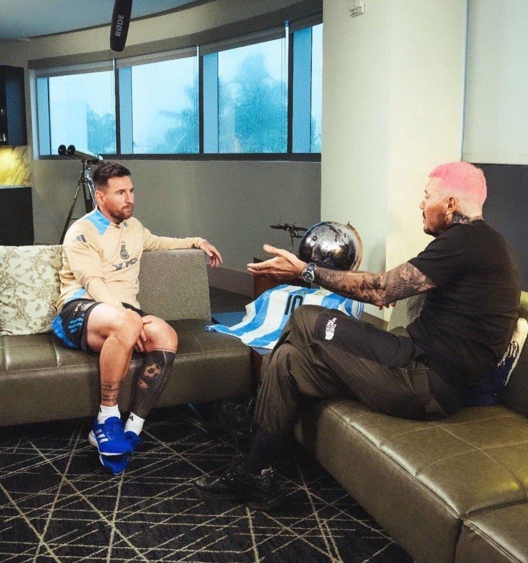 【搓搓手🥹🥹🥹】梅西再次接受记者马塞洛·蒂内利的采访，该采访将于下周在美洲