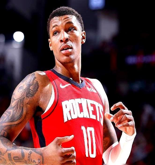 折损两大首发，往往是球队摆烂的开始。
 
去年九月范弗里特右膝十字韧带撕裂。一月