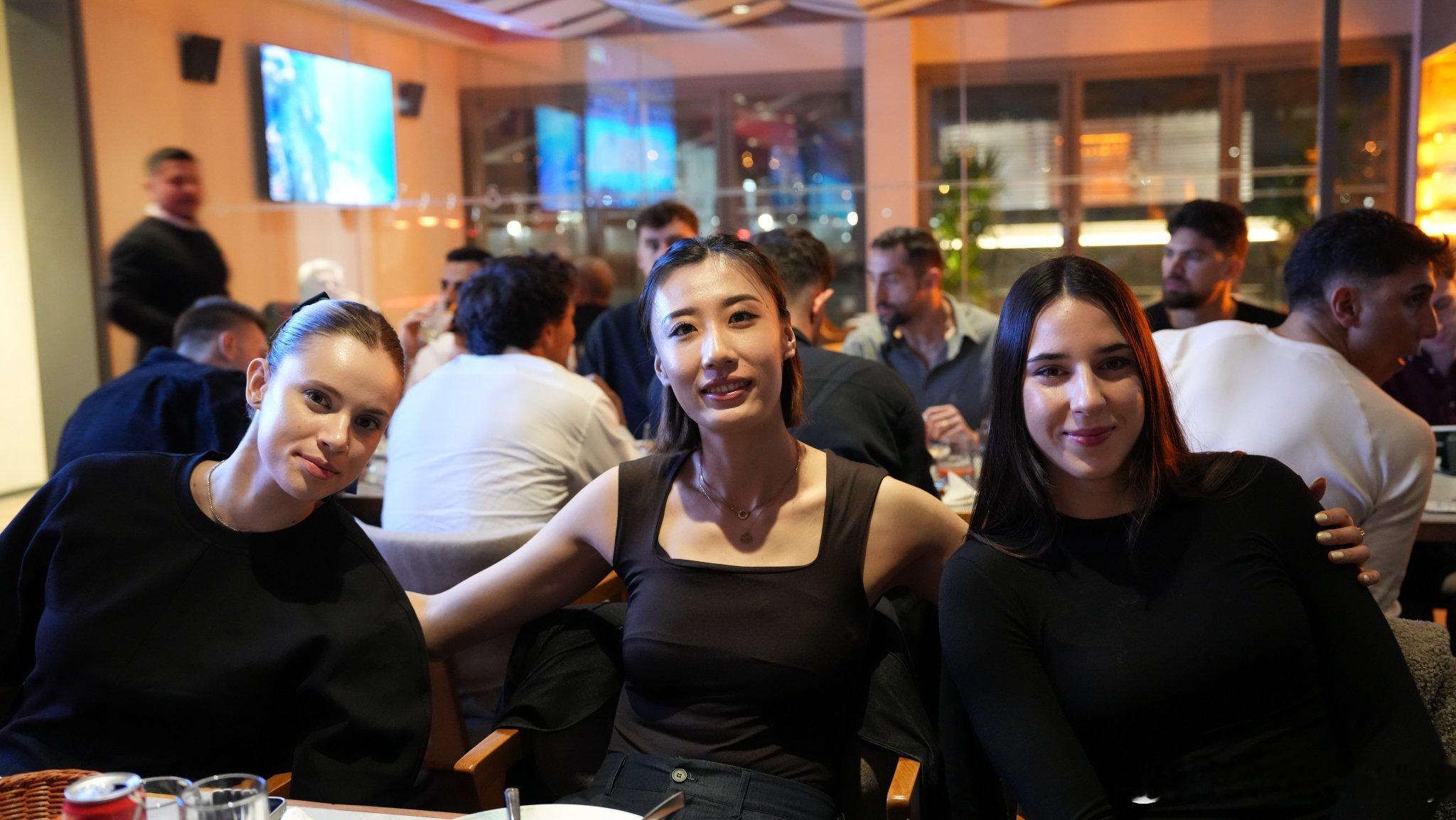 排球[超话]  王媛媛的新赛季晚宴[手指比心]王媛媛中国女排 ​​​
