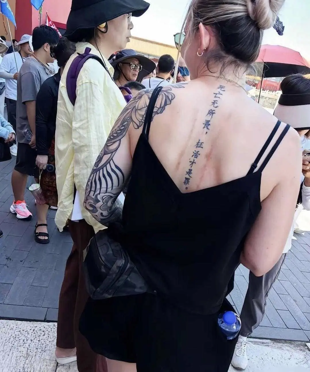 纹身。