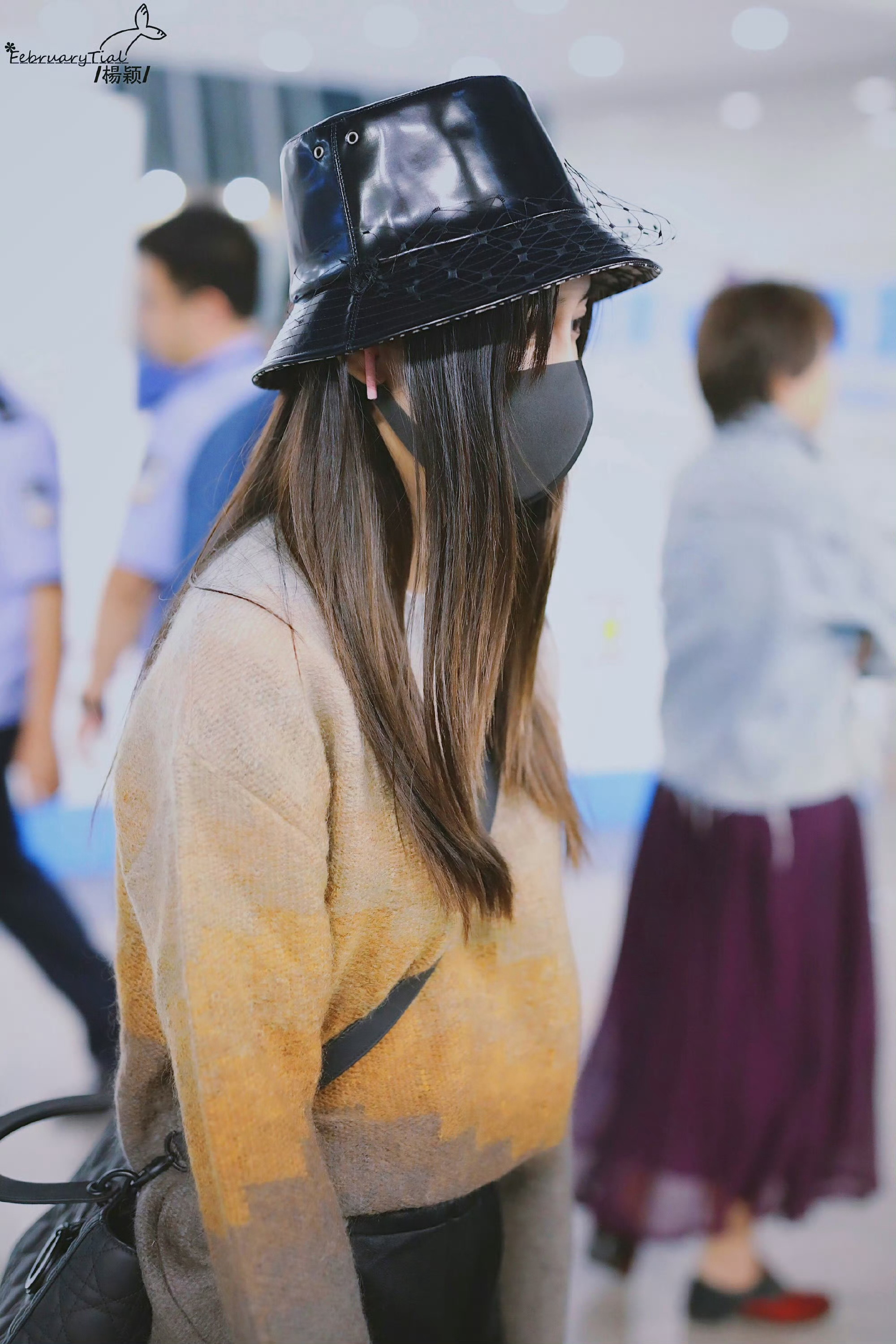 angelababy angelababy “光钻进了裂缝，于是骨肉之间肆意生长