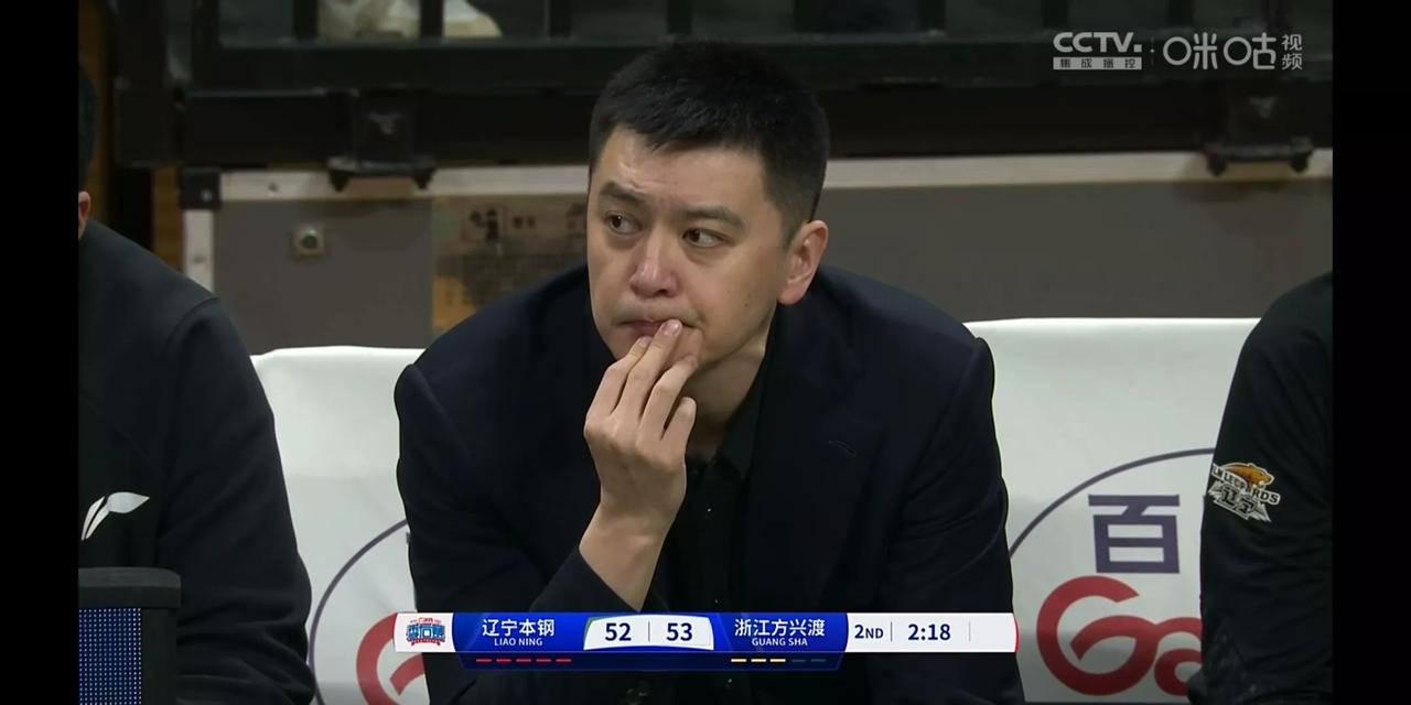看到杨鸣昨晚坐在教练席那无奈又痛苦的表情就知道辽篮被淘汰已是板上钉钉的事了！结果