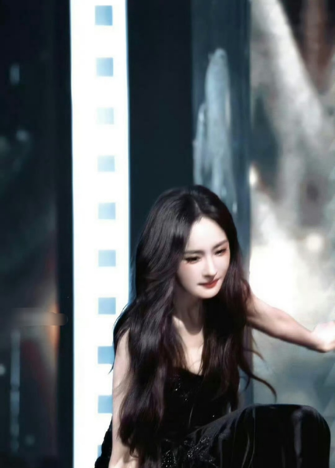 杨幂摔出了神图，连摔倒都这么优雅！！我幂姐就是临危不乱～ ​​​