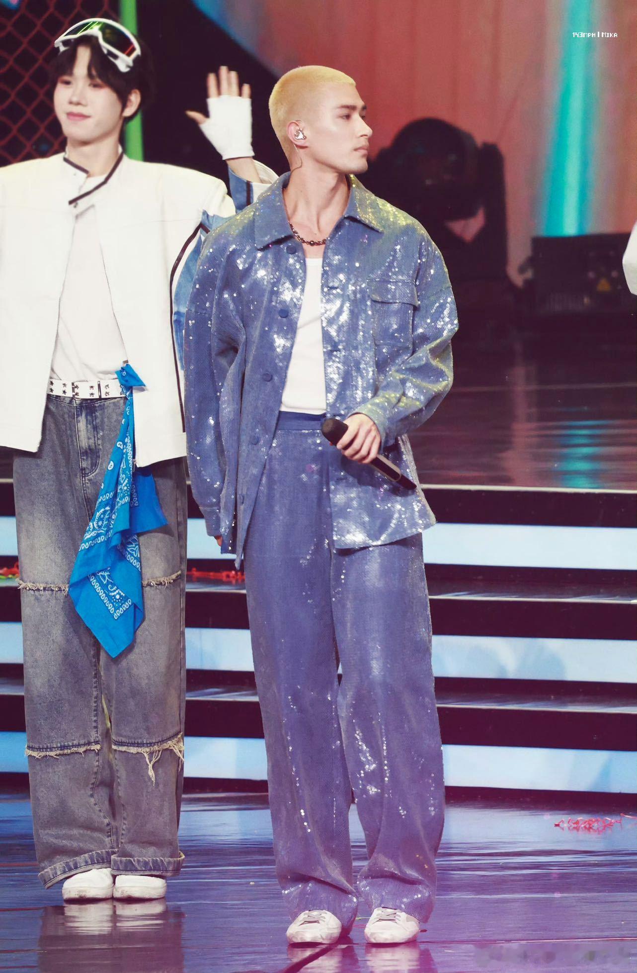 米卡的提词器是拼音 谁被米卡的拼音提词器可爱到了！看着拼音唱得又稳又丝滑，咬字还