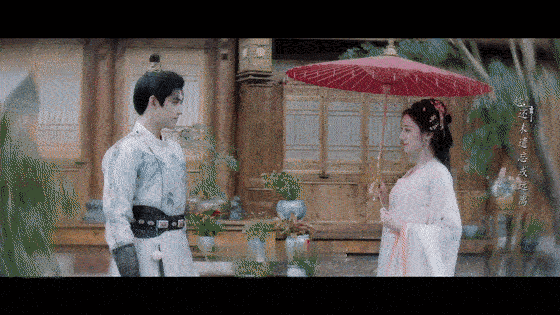 贺思慕段胥雨中相认 雨天红伞名场面直接封神✨，茫茫人海中仅凭一个背影就锁定对方，