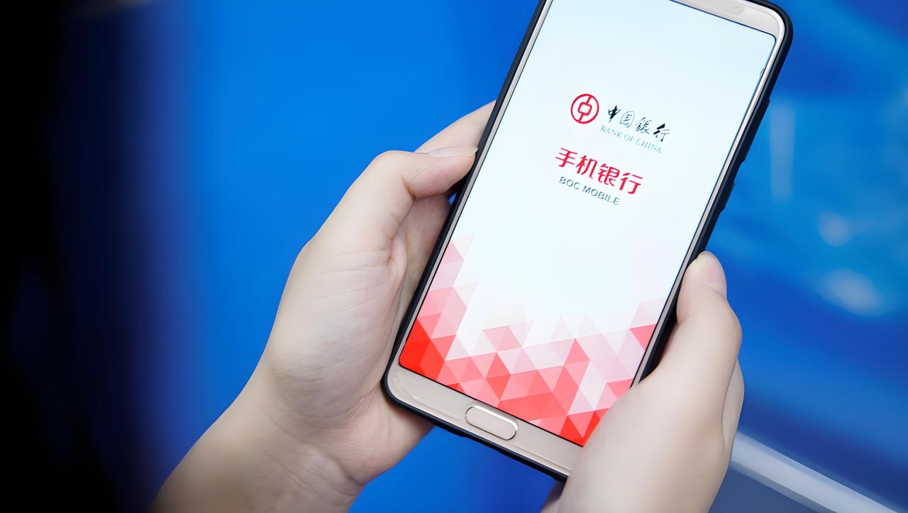 你采用哪种方式存钱呢？
我这人比较懒，向来不愿去银行办理存款业务。每月养老金到账