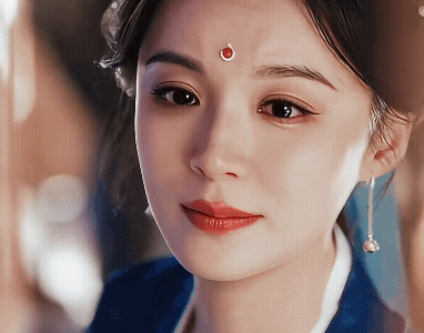 《逐玉》谢征做噩梦梦到了娘亲离他而去，惊醒看到守在身边的长玉，他紧握长玉的手，谢