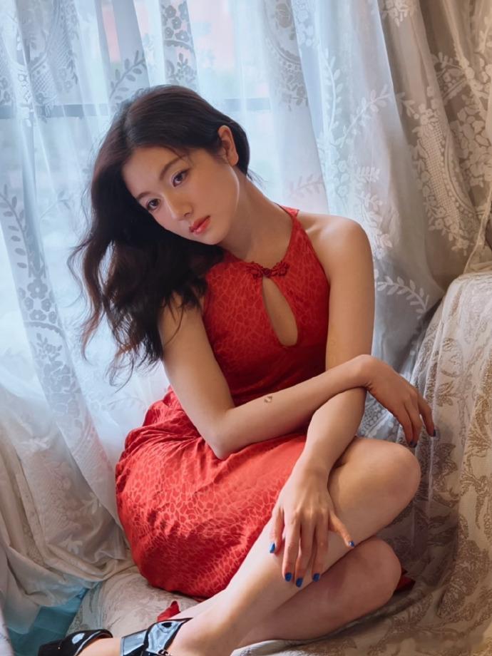 李兰迪发了端午语音祝福李兰迪模糊的画质清晰的美貌 今天端午节真的是给我们美貌营业