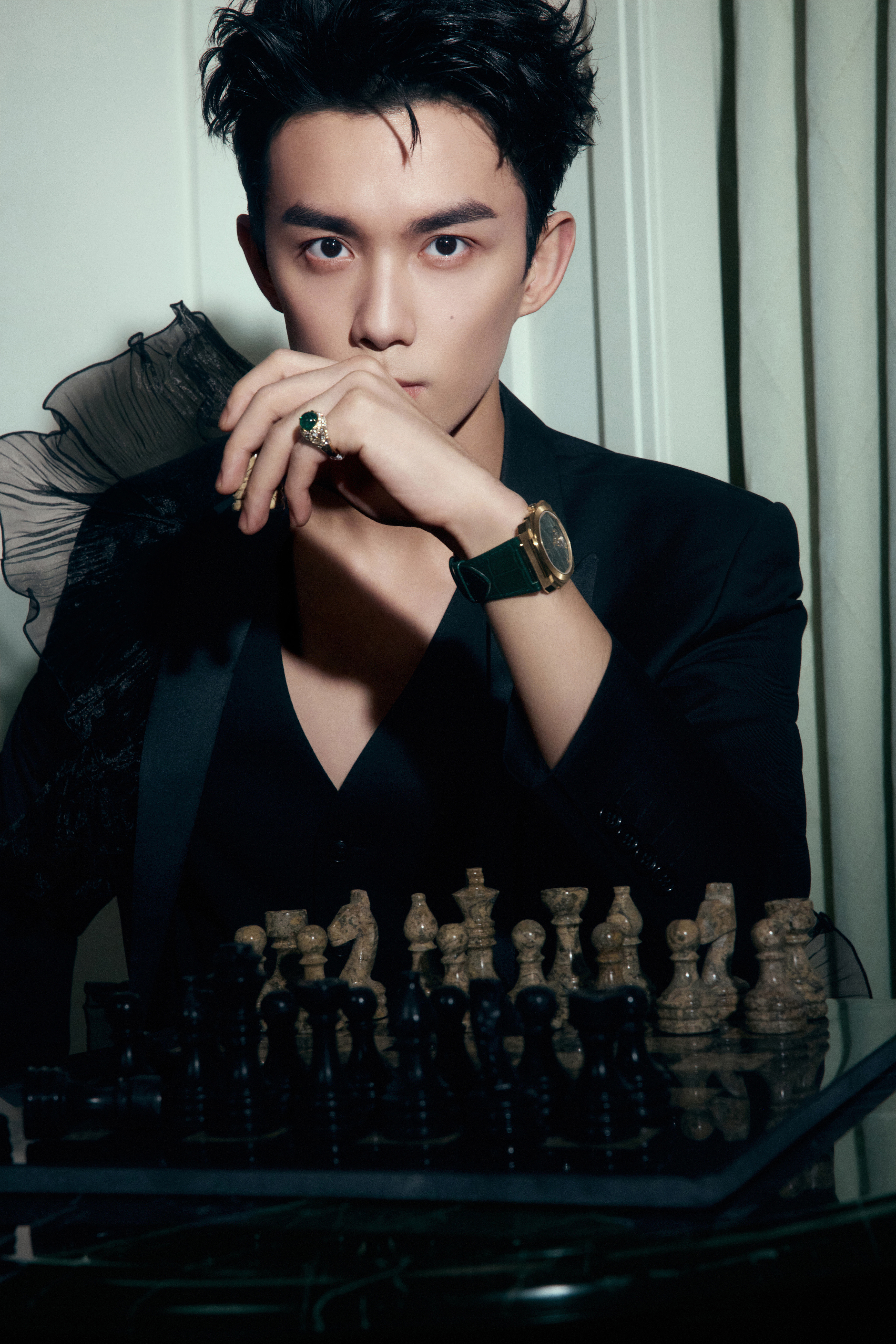 吴磊 × BVLGARI 宝格丽晚宴一袭Peet Dullaert 特别定制黑纱