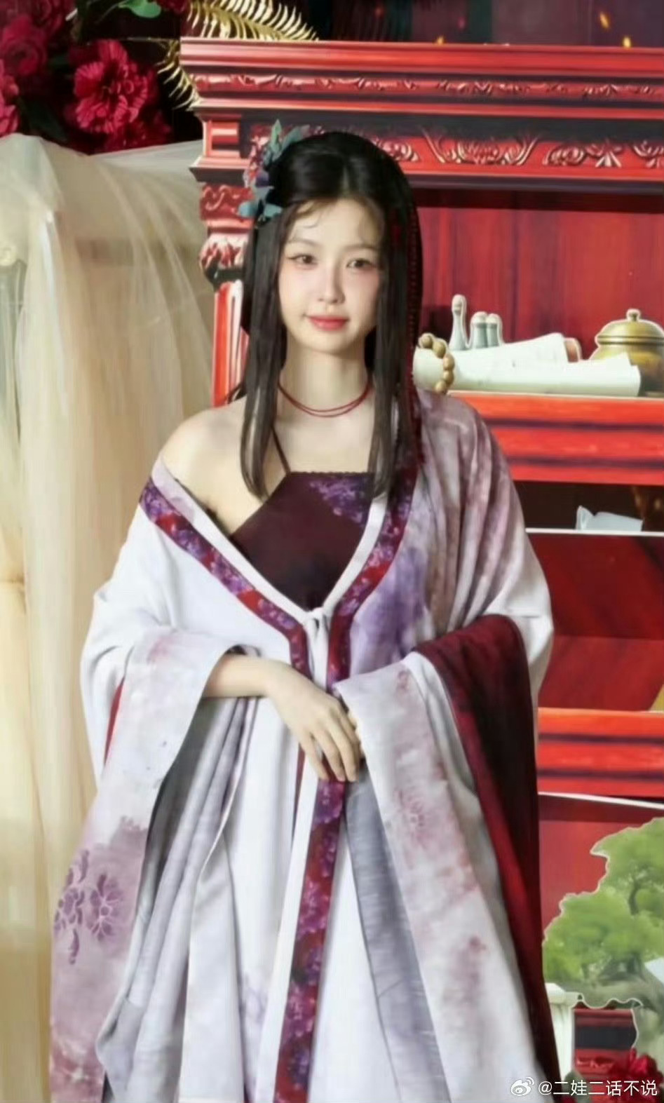 虞书欣侯明昊念相思开机路透姐姐好漂亮的妆照好喜欢期待新剧啊啊啊啊啊 