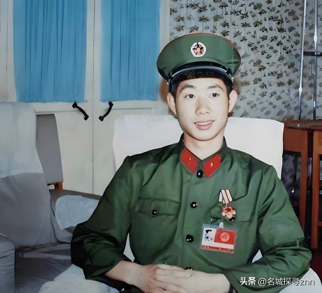 老山一等功臣赵志刚，安徽淮北人，1981年入伍，1军1师1团2连7班任副班长。​