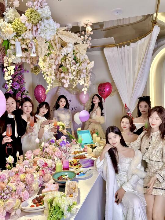 南京的莫奈花园漂亮饭🍽️太太太出片了！韩系紫调💜