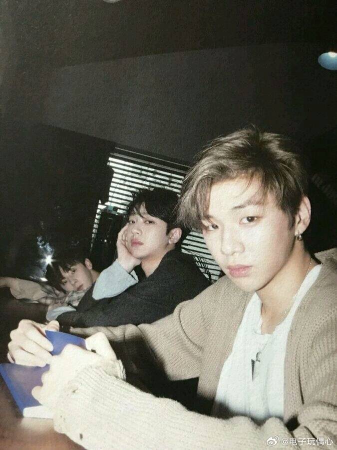 人人存善念，并能日行一善，则个人、家庭、社会一定安乐祥和。这世上，有时笑笑人家，