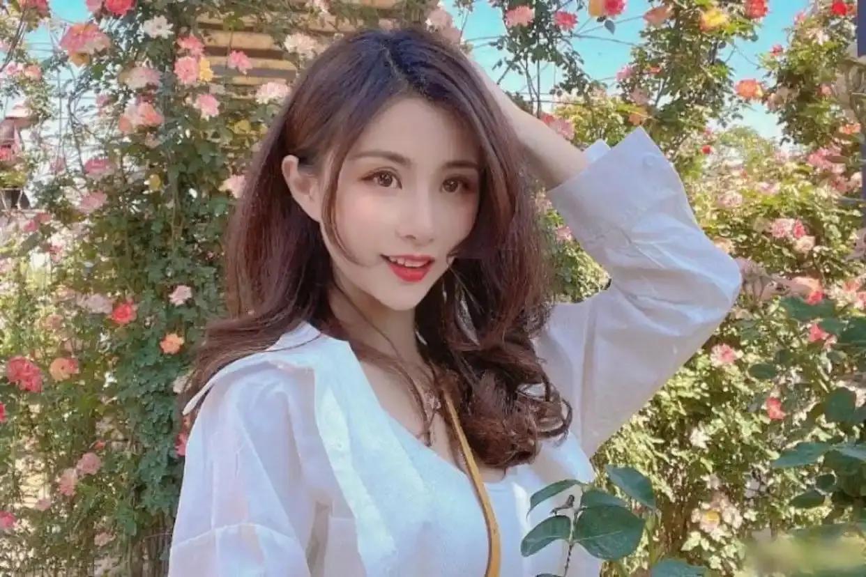 现在才明白，
球球（纪文君）为啥没有第一时间发文悼念妹爷（应宝林）？
不是球球与