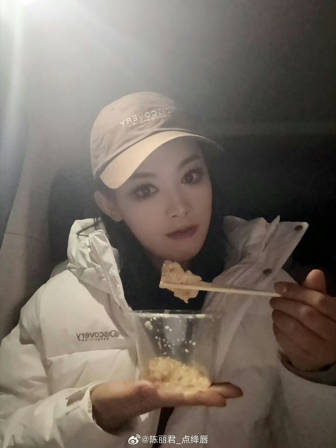 在晚会上找到了适合我的工作浙江卫视越剧春晚狠狠羡慕那位给陈丽君送嵊州豆腐包的阿姨