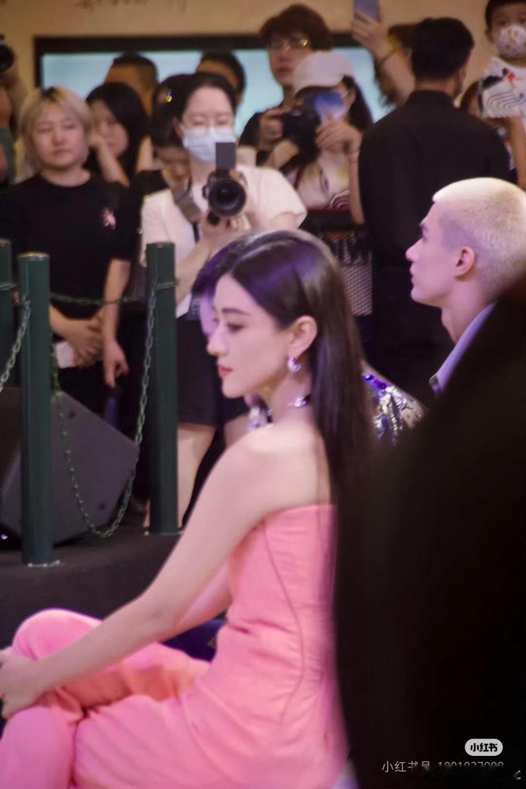 梁洁侧颜无P真的绝 ​​​