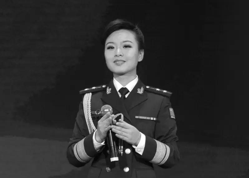 近日，由朱虹与田信国联袂创作的新红歌《心上的映山红》正式发布。作品以经典红色意象