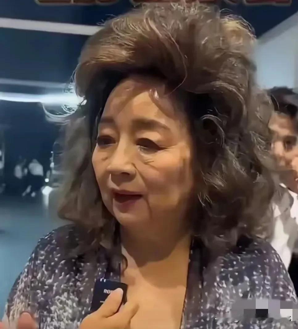 徐小凤，那个七八十年代的超级歌星，现在可能很多人都不记得她了