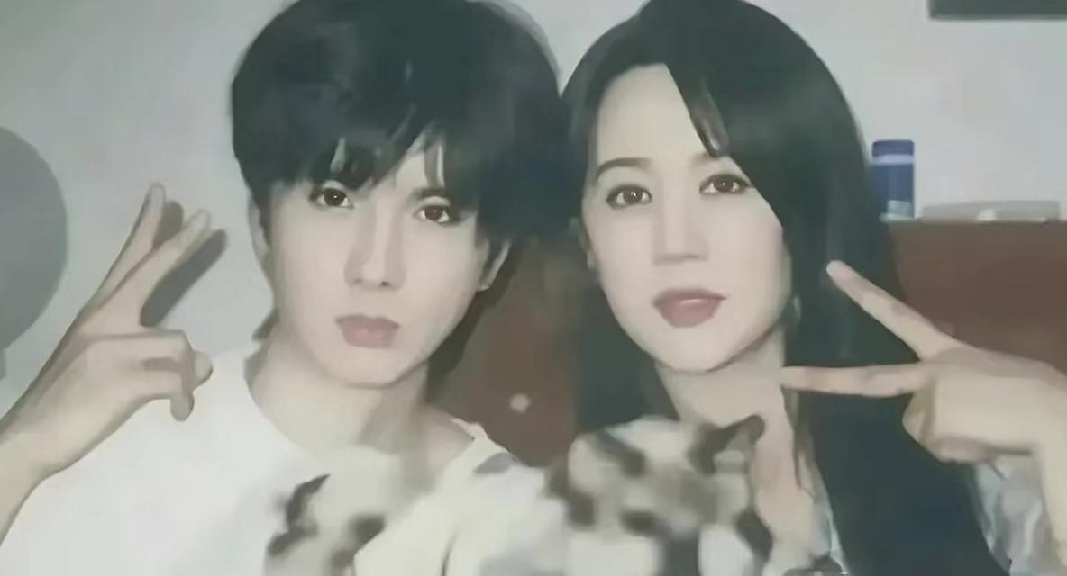 这两位是当红演员年轻的时候，你们能看出来是谁吗？