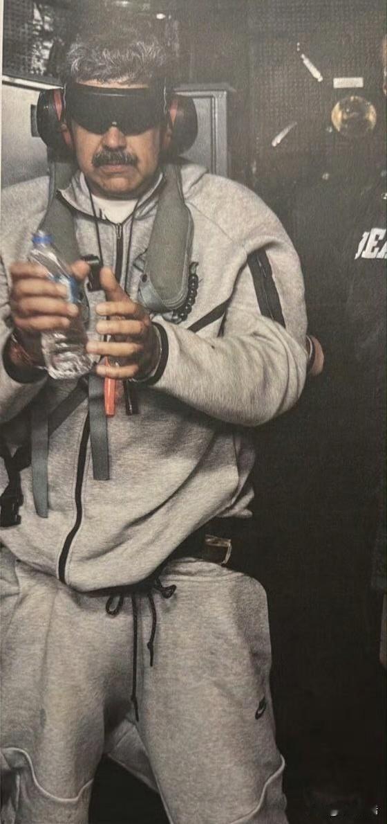 被自己“最亲近”的人出卖，是一种无奈和无力反抗！
据哥伦比亚广播公司（CBS）报