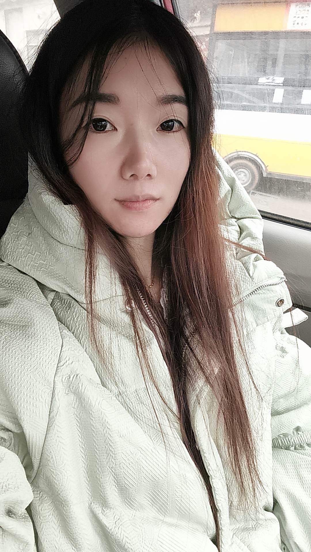 今年最喜欢的一段话：照顾好自己世界才会属于你，风雨由天，快乐由己，保重...