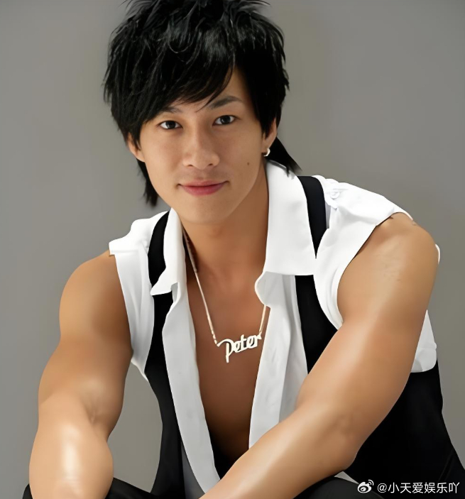 何润东，一个名字在台湾娱乐圈中响亮如雷，却鲜为人知的是他背后不为人知的艰辛与努力